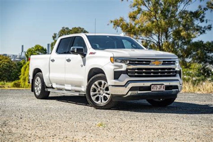 Does the 2014 Chevy Silverado 1500 LTZ have AWD?