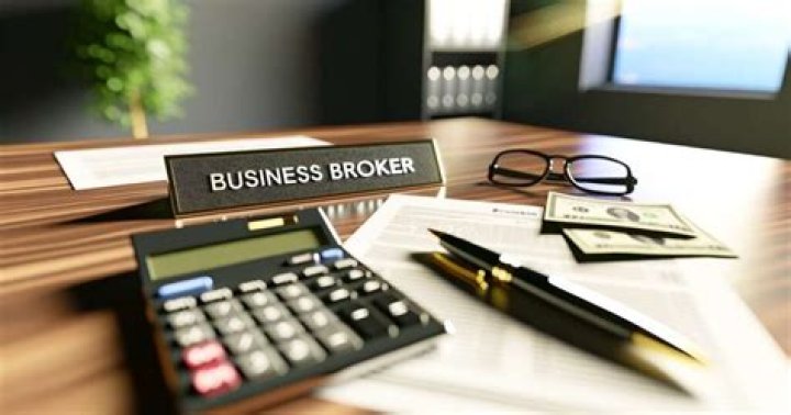 How do I become a business broker in Victoria?