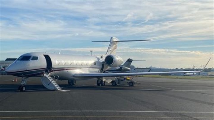 How much does a Gulfstream jet weigh?