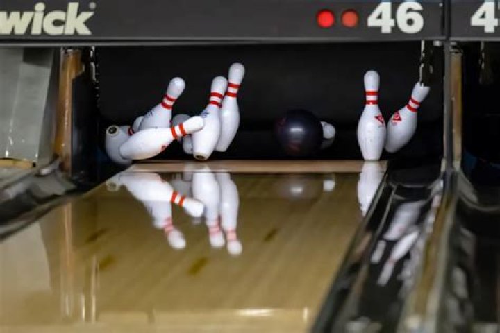 What is 4 consecutive strikes in bowling called?